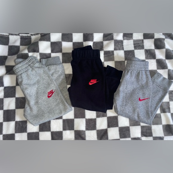 Nike sweatpants size 4t. 3 sweatpants. - Picture 1 of 1